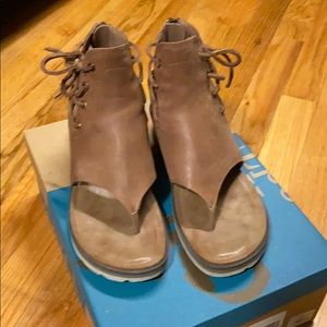 OTBT Locate Brown Sandals 6.5